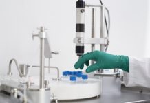 Flexicon delivers repeatability and flexibility in Rossix’s small batch filling and capping process