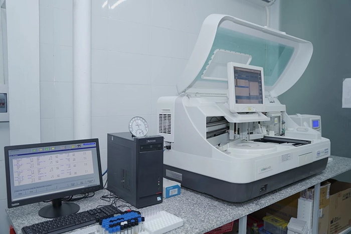 How do connected diagnostic ecosystems advance lab performance