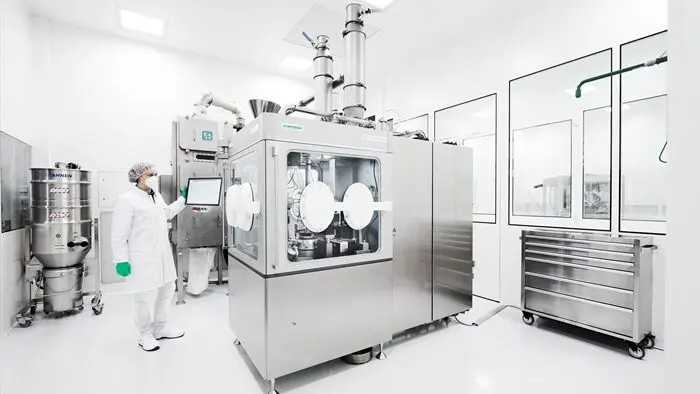 Cleanrooms, a powder laboratory, and state-of-the-art equipment create ideal conditions for trials with capsules and tablets.